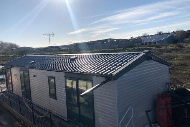 Top 10 Houseboats For Sale Zoopla Co Uk Blog