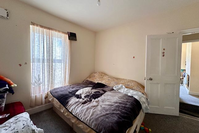 26, Apsley Road, Great Yarmouth photo 3