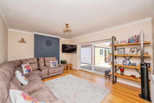 3, Yew Tree Close, Derby photo 4