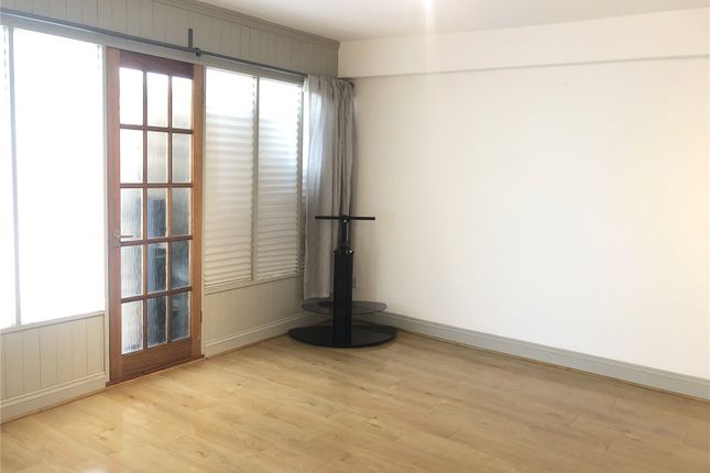 Flat 3,, 141 Main Street, Pembrokeshire photo 3