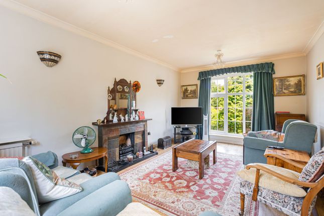 9 Acorn Close, East Grinstead photo 3