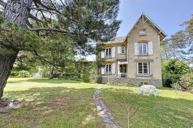 Detached house for sale in Jullouville, Basse-Normandie, 50610, France