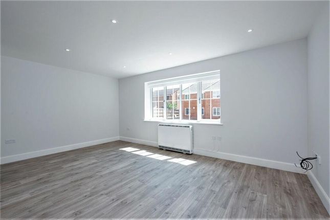 Flat 2, 47, Station Road East, Aldershot photo 3