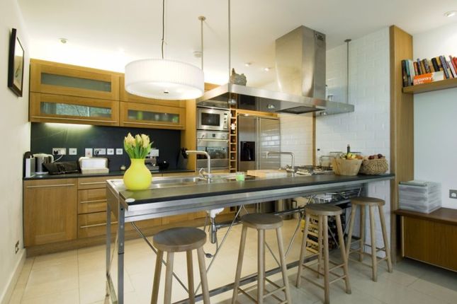 2 Bridgepoint Place, Hornsey Lane, London photo 3