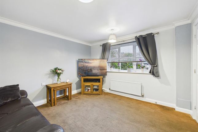 16, Elm Tree Crescent, Dronfield photo 4