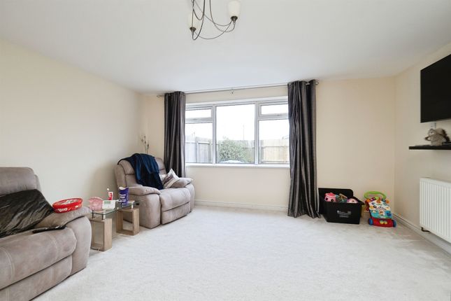 254, Axminster Close, Hull photo 4