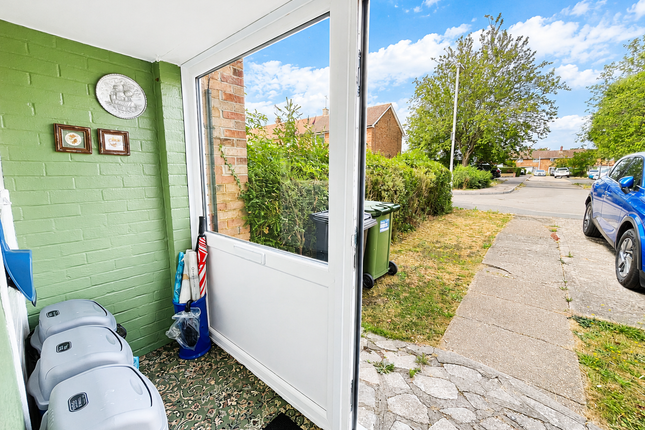 6, Holden Gardens, Essex photo 3