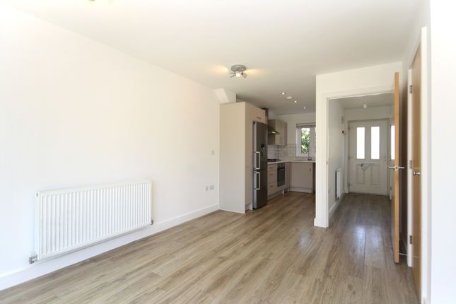 29, Knight Gardens, Lymington photo 4