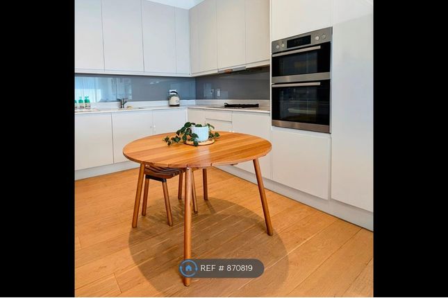 Oak Apartments, Grove Park, London photo 2
