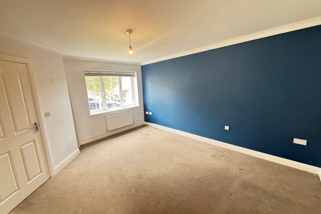 36, Buckthorn Lane, Blackburn photo 4