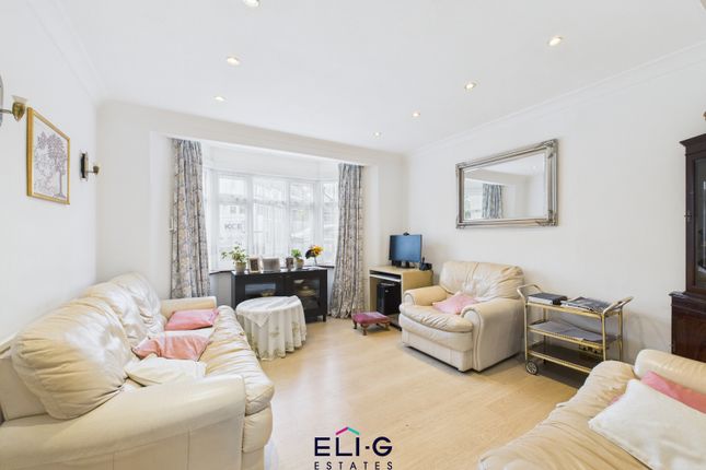 6 Boyne Avenue, London photo 3