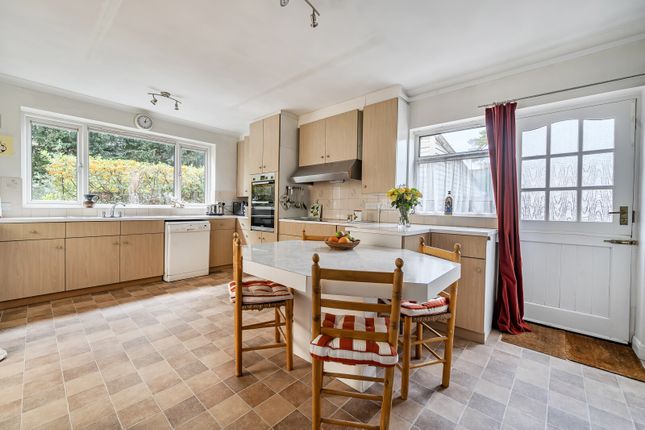 1 Culverden Court,, Oatlands Drive, Weybridge photo 2