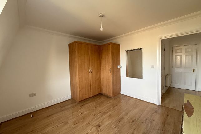 Flat 5  Fontaine Court,, 45 High Street, London photo 5