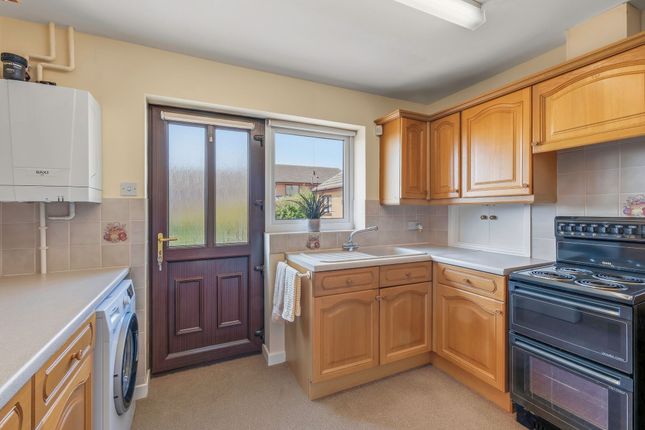 3 Winster Grove, Worksop photo 2