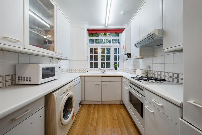 Flat for sale in Grove End Road, St John's Wood