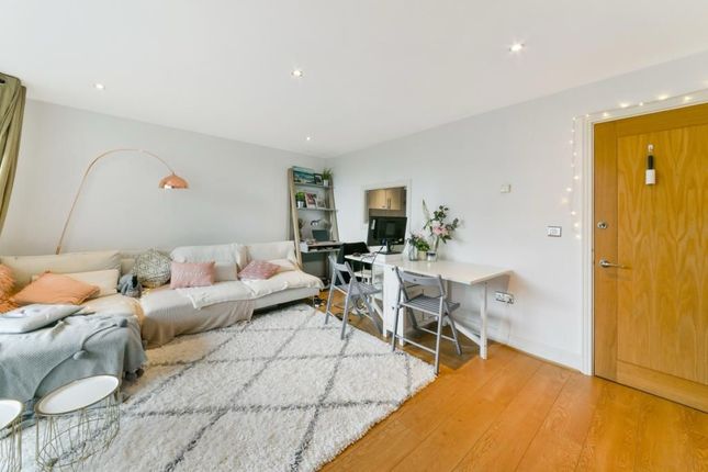 Thumbnail Flat to rent in Wards Wharf Approach, London