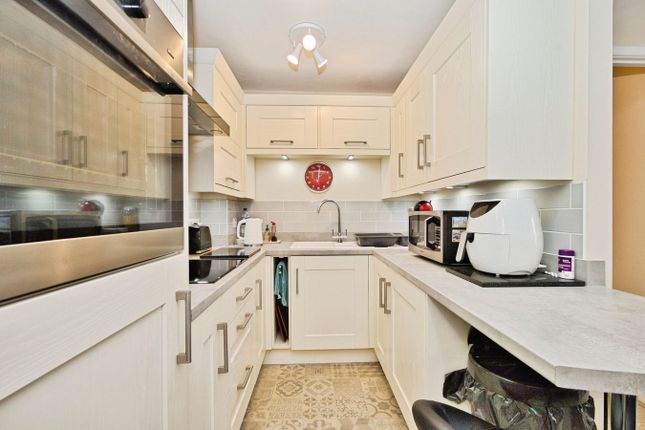 Crofton Court, Flat 23, The Avenue, Yeovil photo 4