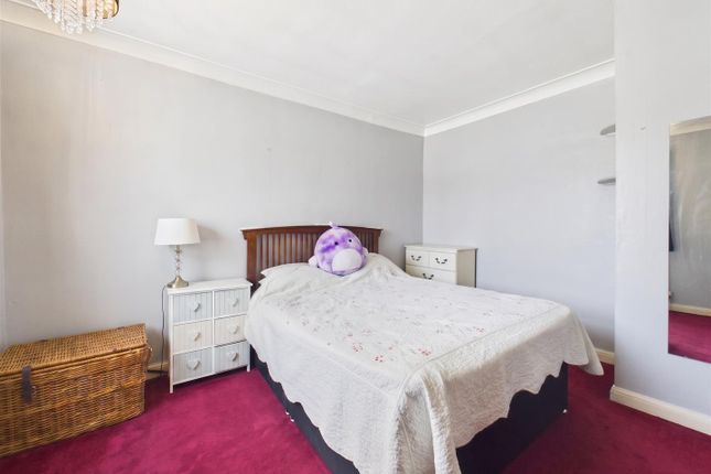 15, Gerrard Gardens, Pinner photo 4