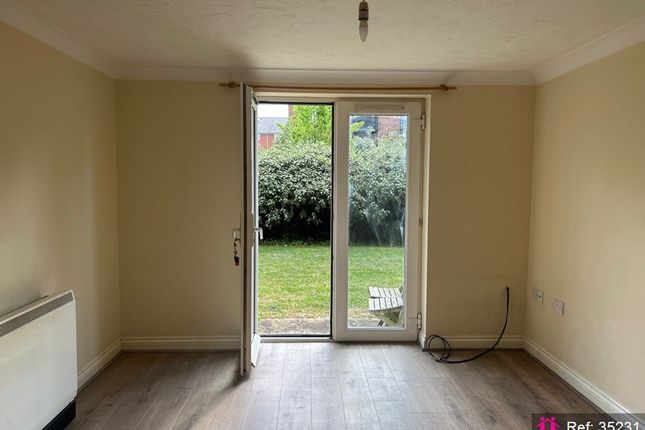 65, Windsor Court, Newbury photo 5