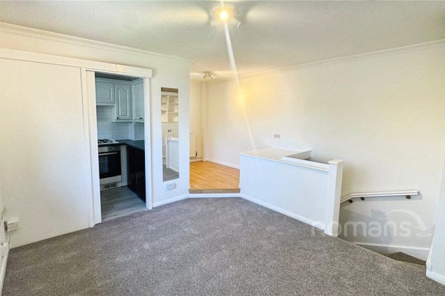 126, Avondale, Aldershot photo 2