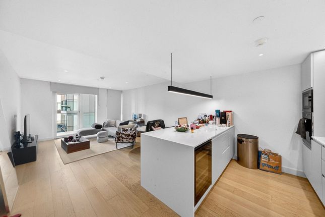 52 Belvedere Row Apartments,, Fountain Park Way, White City photo 3