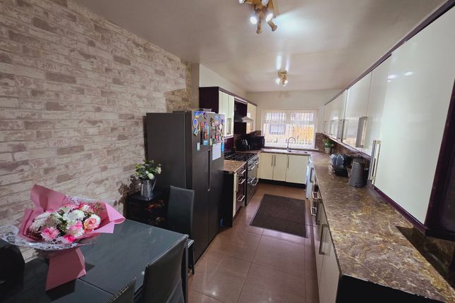 49 Duckworth Grove, Bradford photo 4