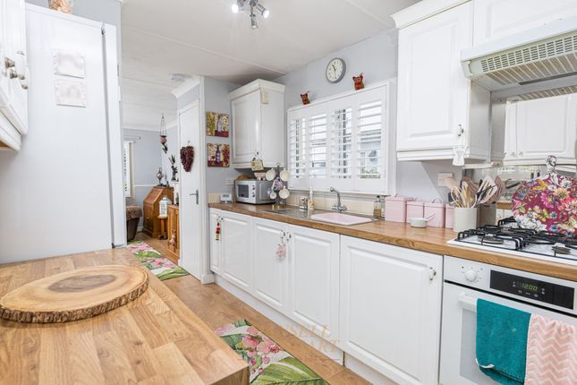 17 Cambridge Lodge Park Bonehurst Road, Horley photo 3