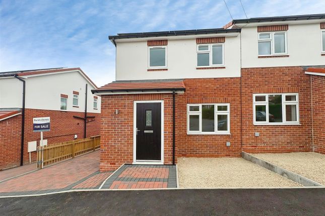 3-bed house on 3, Bedlington Row, Bramley Road, Doe Lea, £175,000