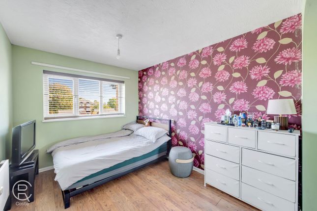23, Cubitt Square, Southall photo 4