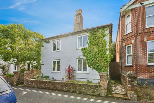 5, Elm Grove, Isle of Wight photo 3