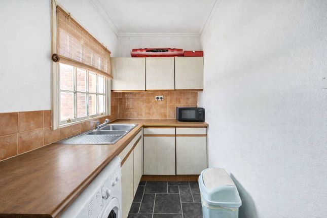 Flat 6, 18, Lansdown Crescent, Gloucestershire photo 3