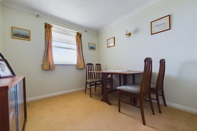 Flat for sale in Regis Court West Parade, Worthing