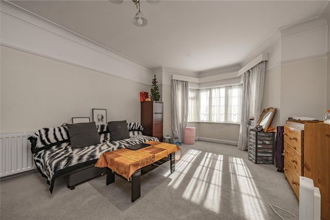 7 Penwerris Court,, Great West Road, Osterley photo 2