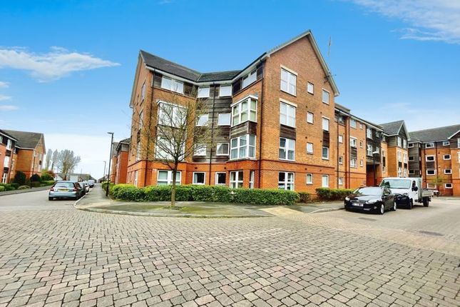 Thumbnail Flat for sale in Chain Court, Swindon