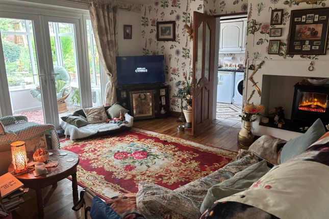 9, Finch Lane, Appley Bridge photo 2