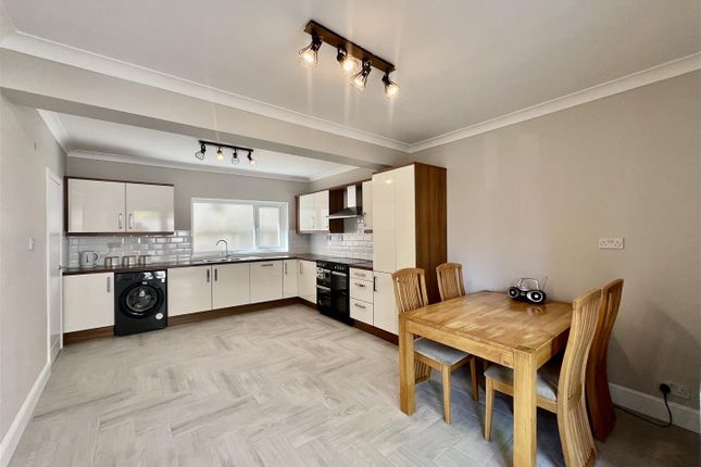 33, Station Road, Ammanford photo 3