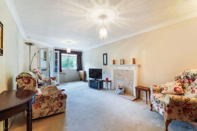 Flat 43, Saddlers Court South Street, Epsom photo 2