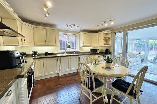Honeycroft, Thorne Road, Doncaster photo 4