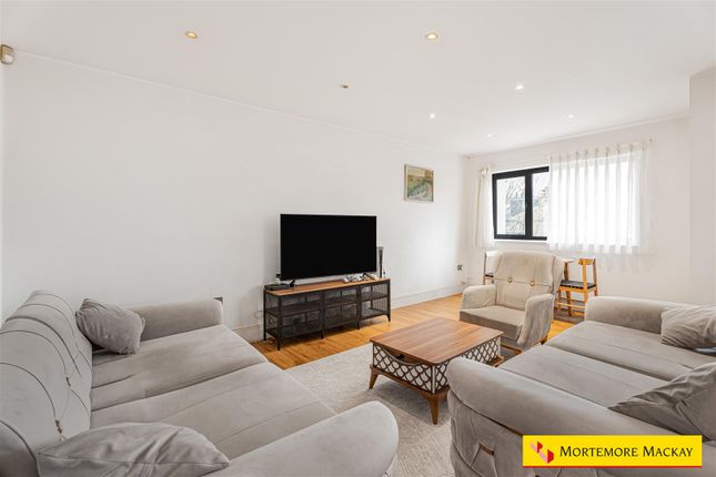 17 Stefan House, Green Lanes, London photo 4