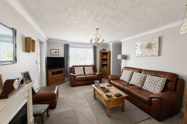 31, Norman Close, Clacton-on-Sea photo 2