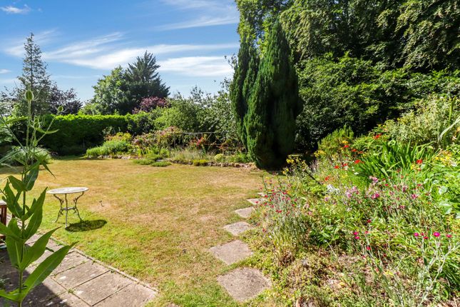 7 Harthall Lane, Kings Langley photo 2