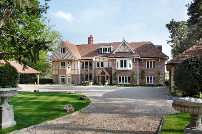 Thumbnail Flat for sale in Beechwood Manor, Henley-On-Thames, Berkshire