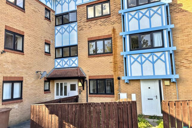 2-bed flat on 4, Horsley Court, Newcastle upon Tyne, £30,000