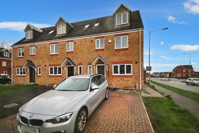 Town house for sale in Holmes Wood Close, Wigan, Lancashire
