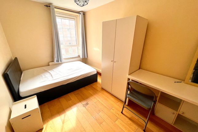 Flat to rent in Murray Grove, London
