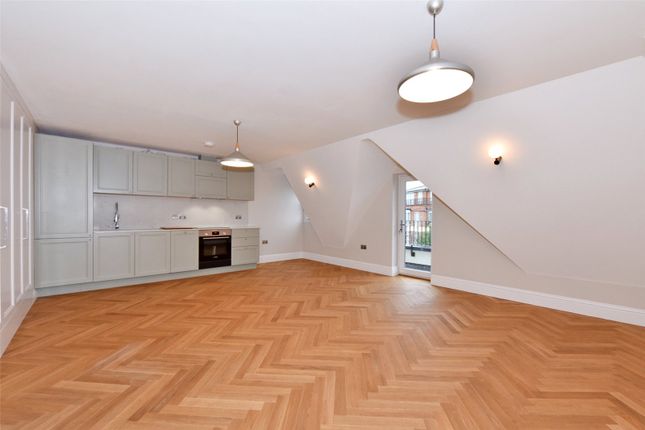 Thumbnail Flat to rent in Clarence Road, Windsor, Berkshire
