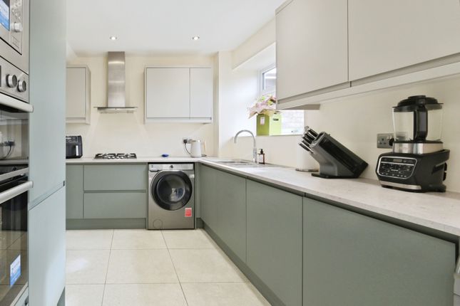39, Ellwood Close, Southampton photo 4