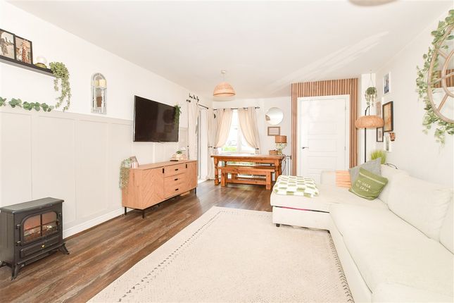 Bedivere Road Ifield, Crawley photo 4