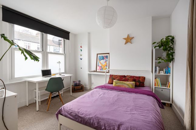 Flat for sale in Malyons Road, London