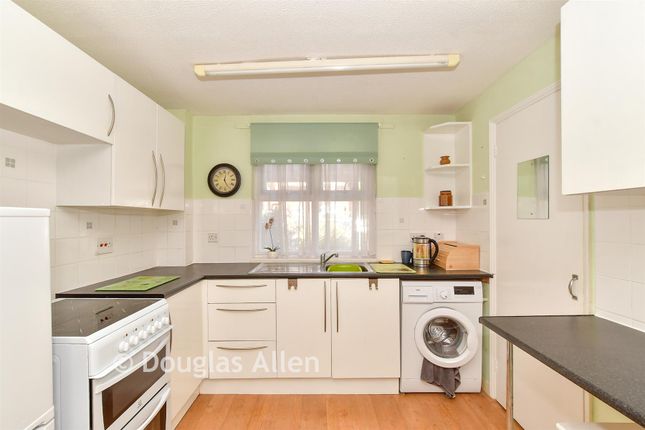 23, Bridgecote Lane, Basildon photo 4
